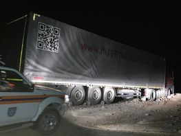 Водитель оставил грузовик на&nbsp;перевале Калмак-Ашуу, перекрыв дорогу
