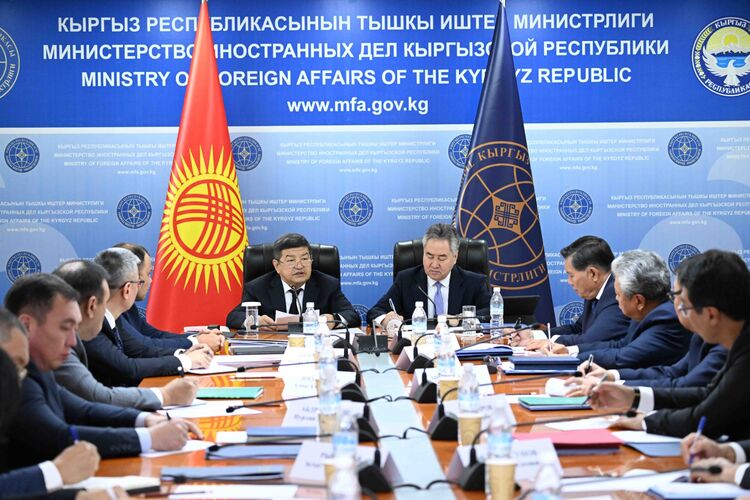 Акылбек Жапаров призвал послов Кыргызстана креативно искать инвесторов