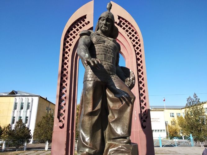 Фото 24.kg. Памятник Жайылу баатыру в Кара-Балте