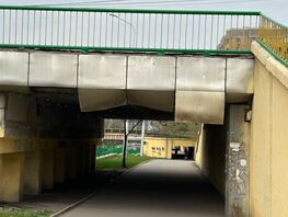 Опасный мост на&nbsp;Байтика Баатыра: облицовка рушится, реакции нет
