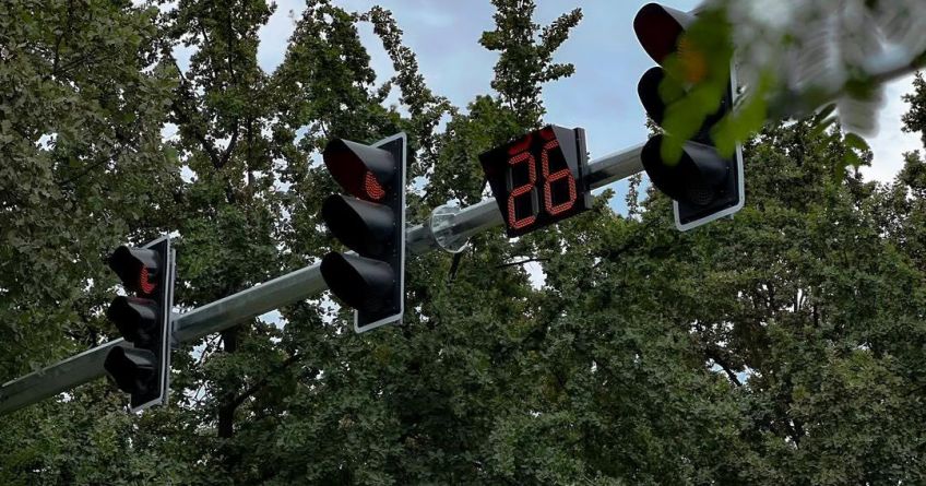 В&nbsp;Бишкеке в&nbsp;пилотном режиме запустили новые светофоры 