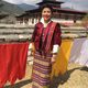 Фото героини материала. Кира — национальный костюм женщин Бутана