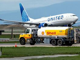 Атака на&nbsp;Иран. В&nbsp;мире резко сокращается количество авиарейсов&nbsp;&mdash; Bloomberg
