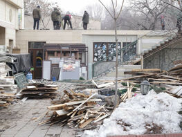 Меньше &laquo;лежачих полицейских&raquo; и&nbsp;выселение из&nbsp;многоэтажки. Новости Бишкека
