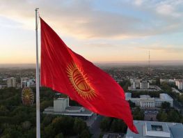 Иностранцам упростят жизнь: в&nbsp;Кыргызстане хотят изменить правила получения ВНЖ
