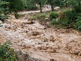  Kyrgyzstanis warned of mudflows, flood risks and extreme heat