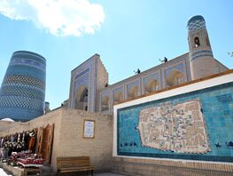 Садыр и&nbsp;Айгуль Жапаровы посетили исторические памятники в&nbsp;Узбекистане

