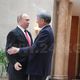 Фото ИА «24.kg». Президенты России и Кыргызстана во время приветствия успели переброситься парой фраз