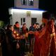 Фото ИА «24.kg». После литургии отец Александр освещает куличи.