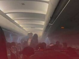 Самолет экстренно сел в&nbsp;Гонконге из-за взрыва пауэрбанка на&nbsp;борту
