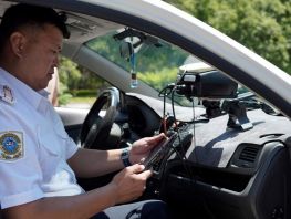 В&nbsp;Кыргызстане патрульные авто начнут штрафовать водителей прямо на&nbsp;ходу
