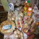 Фото 24.kg. Продуктовая помощь от волонтеров Бишкека