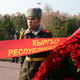 Фото аппарата президента Кыргызстана. Сооронбай Жээнбеков возложил цветы к памятнику первому президенту Узбекистана