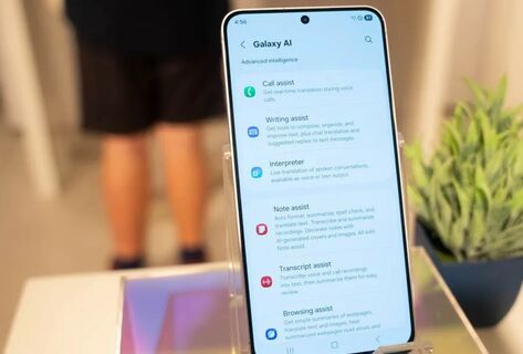 Samsung сделала базовые функции&nbsp;ИИ в&nbsp;своих смартфонах бесплатными
