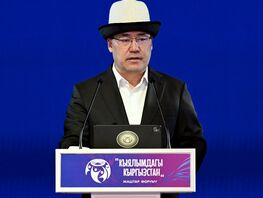 Садыр Жапаров жаштарды Жогорку Кеңешке шайлоодо добуш берүүгө чакырды
