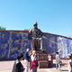 Фото ИА «24.kg». Памятник Улугбеку на входе в обсерваторию великого ученого