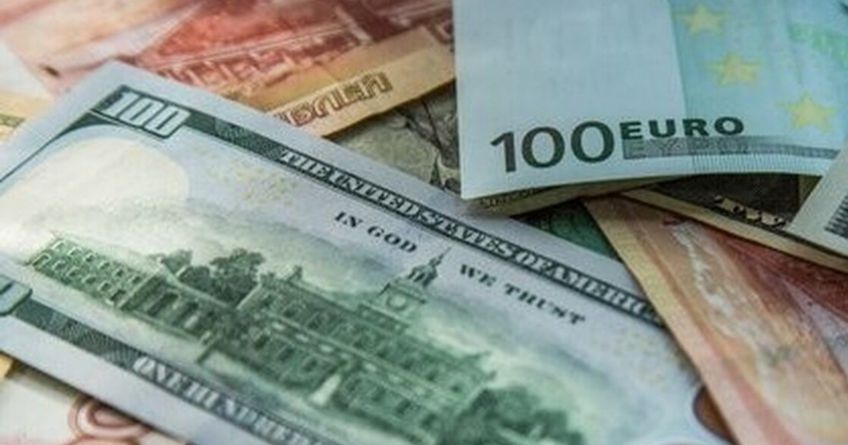 Доллар обновил годовой минимум, дешевеют и&nbsp;другие валюты. Курс на&nbsp;27&nbsp;апреля
