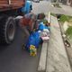 Фото пресс-службы мэрии Бишкека. Сотрудники «Тазалыка» очищают улицы города от мусора