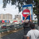 Фото пресс-службы мэрии Бишкека. Испорченный дорожный знак
