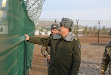 Камчыбек Ташиев проверил укрепления в&nbsp;Баткене: 80&nbsp;процентов границы уже закрыли
