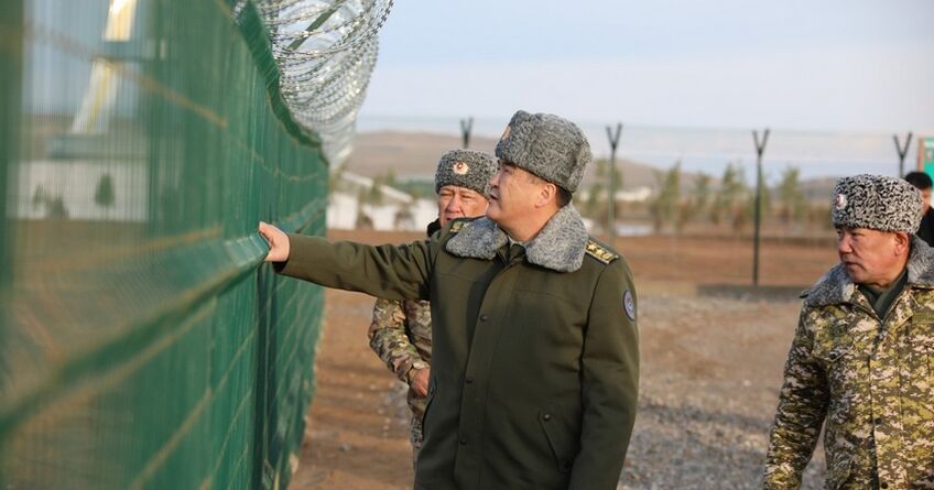 Камчыбек Ташиев проверил укрепления в&nbsp;Баткене: 80&nbsp;процентов границы уже закрыли
