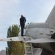Фото со страницы авиабазы «Кант» в Facebook. Военнослужащие базы очистили и покрасили памятник Герою СССР Исмаилбеку Таранчиеву