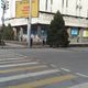 Фото 24.kg. На пересечении улиц Абдрахманова и Киевская уже несколько месяцев не могут отремонтировать яму перед стоп-линией