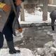 Фото пресс-службы мэрии Бишкека. Городские службы очищают русло реки Ала-Арча от снега и льда
