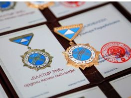 Соңку 30&nbsp;жылда Кыргызстанда 42&nbsp;миң 936 эне &laquo;Баатыр эне&raquo; ордени менен сыйланган
