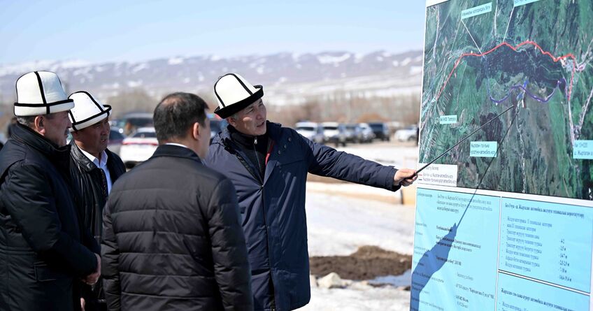 Касымалиев проверил строительство ключевых автодорог Иссык-Кульской области
