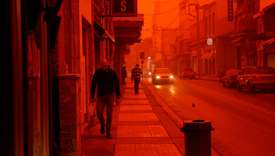 В&nbsp;красный цвет окрасила небо над Критом песчаная буря из&nbsp;Сахары
