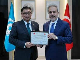 Sadyr Japarov presents Turkish Foreign Ministry with national yurt