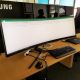 Фото hitech.vesti.ru. Экран немного искривлен, время отклика не превышает 1 миллисекунды
