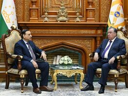 President of Tajikistan meets with intelligence chief of Pakistan