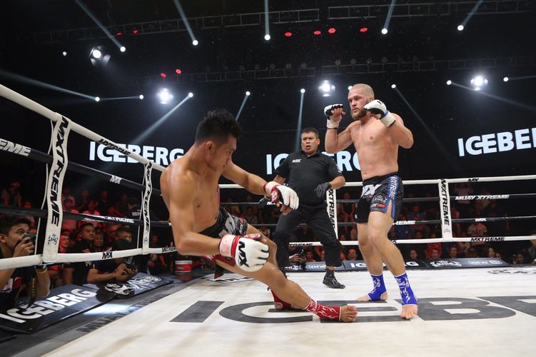 Фото MX Muay Xtreme. Через мгновение после сокрушительного удара