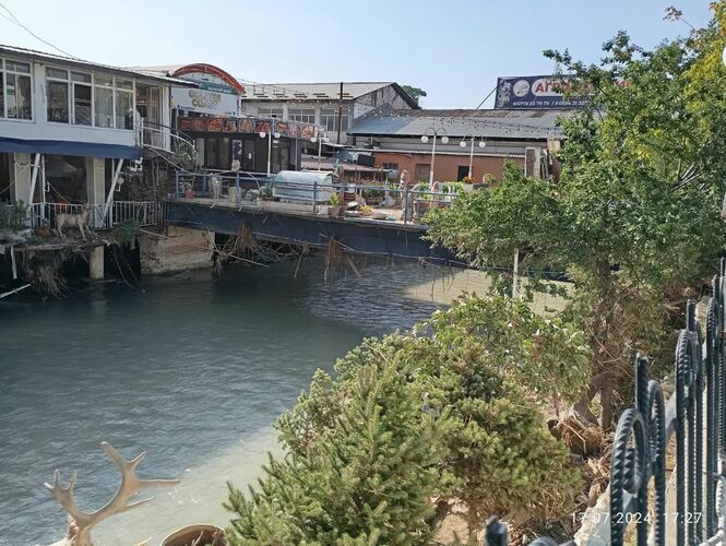 Чиновники города Ош допустили незаконную стройку на берегу реки Ак-Бууры
