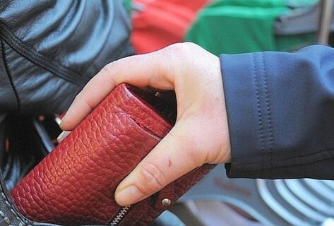 В&nbsp;Бишкеке задержали карманников, укравших в&nbsp;маршрутке почти 700 тысяч сомов
