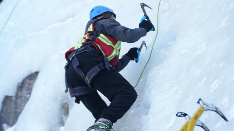 Федерации альпинизма и спортивного лазания