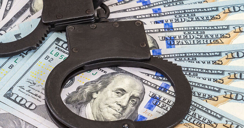 Милиционер в&nbsp;Таласе присвоил деньги иностранного инвестора
