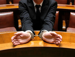 Мэры, депутаты, пограничники. Кто из&nbsp;чиновников в&nbsp;2021 году был под арестом
