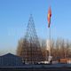 Фото ИА «24.kg». Установка новогодней ели, Бишкек, 2017 год