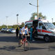 Фото ИА «24.kg». Участников велогонки сопровождает машина скорой помощи
