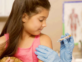 Как спасти девочек от&nbsp;онкологии: о&nbsp;важности прививки ВПЧ рассказал специалист
