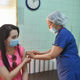 Фото пресс-службы кабмина. Супруга Улукбека Марипова получила вакцину