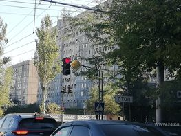 Водители Бишкека жалуются, что на&nbsp;улице Ибраимова не&nbsp;видно дорожный знак
