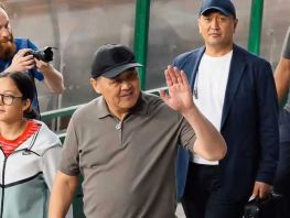 Не&nbsp;прошло и&nbsp;суток после приговора. Камчыбек Ташиев появился на&nbsp;футбольном матче
