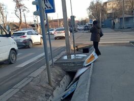 В&nbsp;Бишкеке на&nbsp;пересечении улиц Токтоналиева и&nbsp;Джаманбаева снесли дорожные знаки
