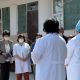 Фото пресс-службы президента. Садыр Жапаров посетил красную зону в Республиканской клинической инфекционной больнице