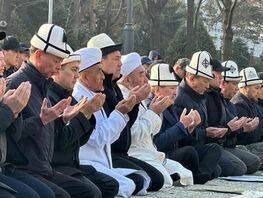 Президент Садыр Жапаров айт намазга катышты
