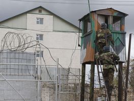 Алмазбека Атамбаева в&nbsp;колонии навестили жена и&nbsp;сын
